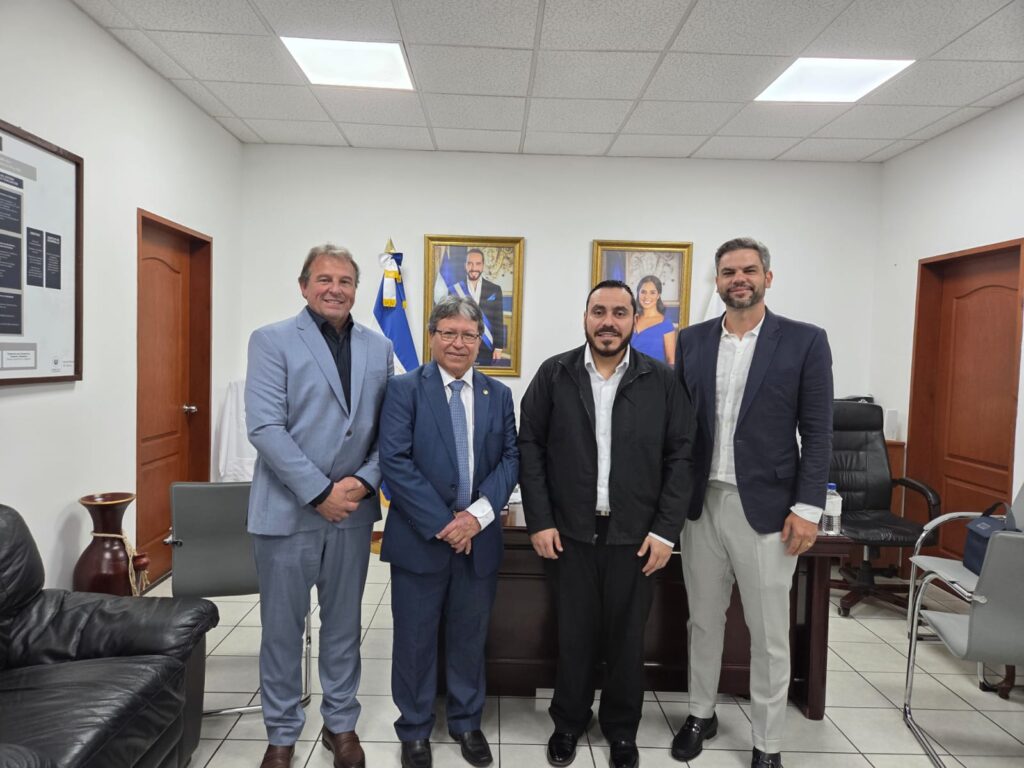 Ministro Dr. Francisco José Alabi Montoya recebe Sr. Vidal Sorto Rubio Presidente da CCESB em reunião institucional