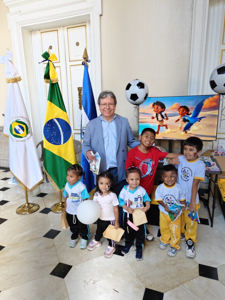 CCESB Promove Ação Social com Distribuição de Mais de 2 Mil Brinquedos Educativos Em El Salvador