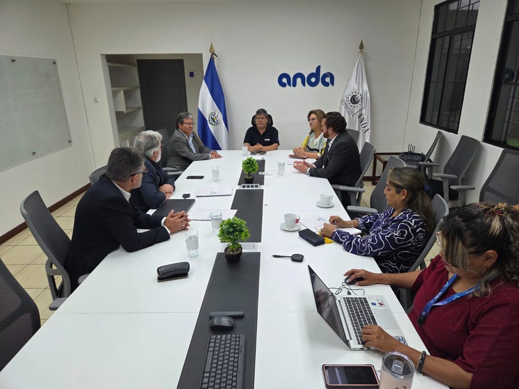 CCESB promove aproximação comercial entre Brasil e El Salvador no setor de saneamento